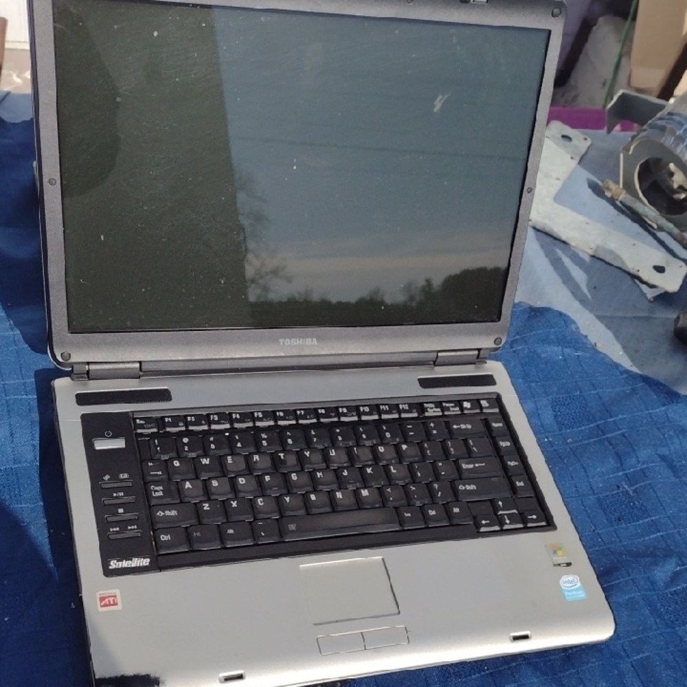 Toshiba Satellite A135 Laptop - Black and Silver 15"Screen